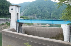 有間ダム（名栗湖）の洪水吐画像