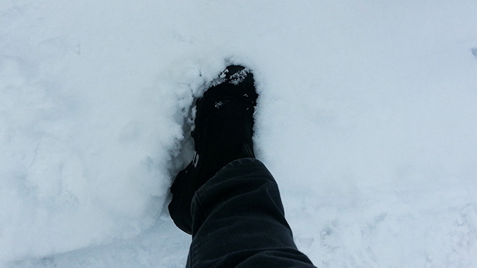 上山市への旅に履いていった、KEEN ウィンターブーツ Anchorage Boot II、雪の中での写真