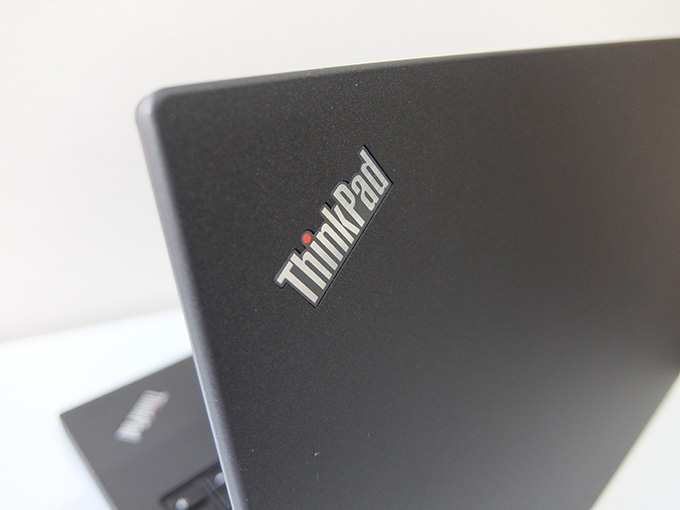 ThinkPad X260、ThinkPadロゴ部分の写真