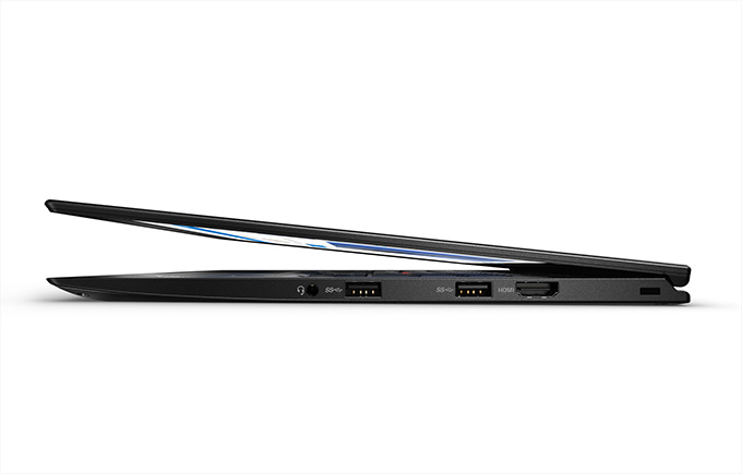 ThinkPad X1 Carbon 2016年モデル、横からの画像